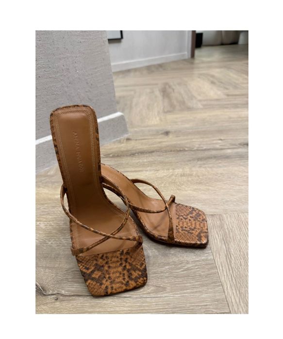 Amina Muaddi токчета