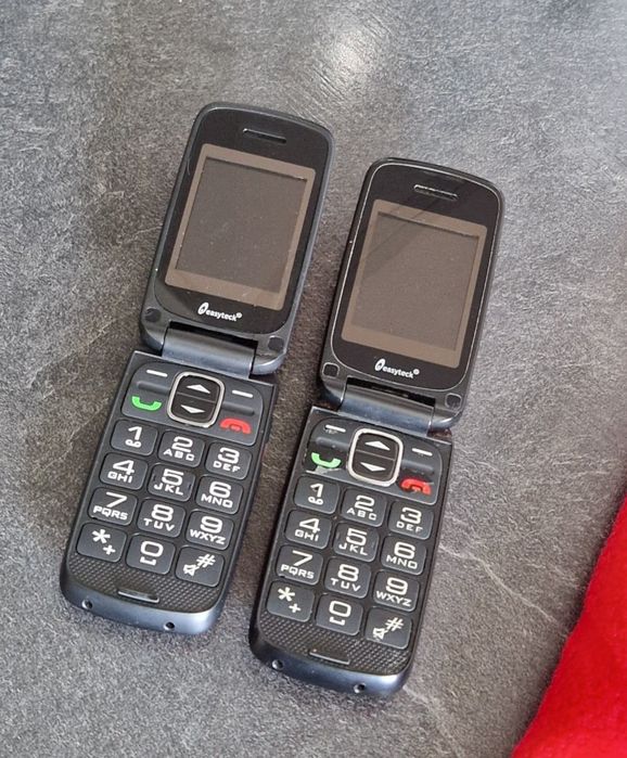 Telefon cu clapeta.  Pret/ bucata