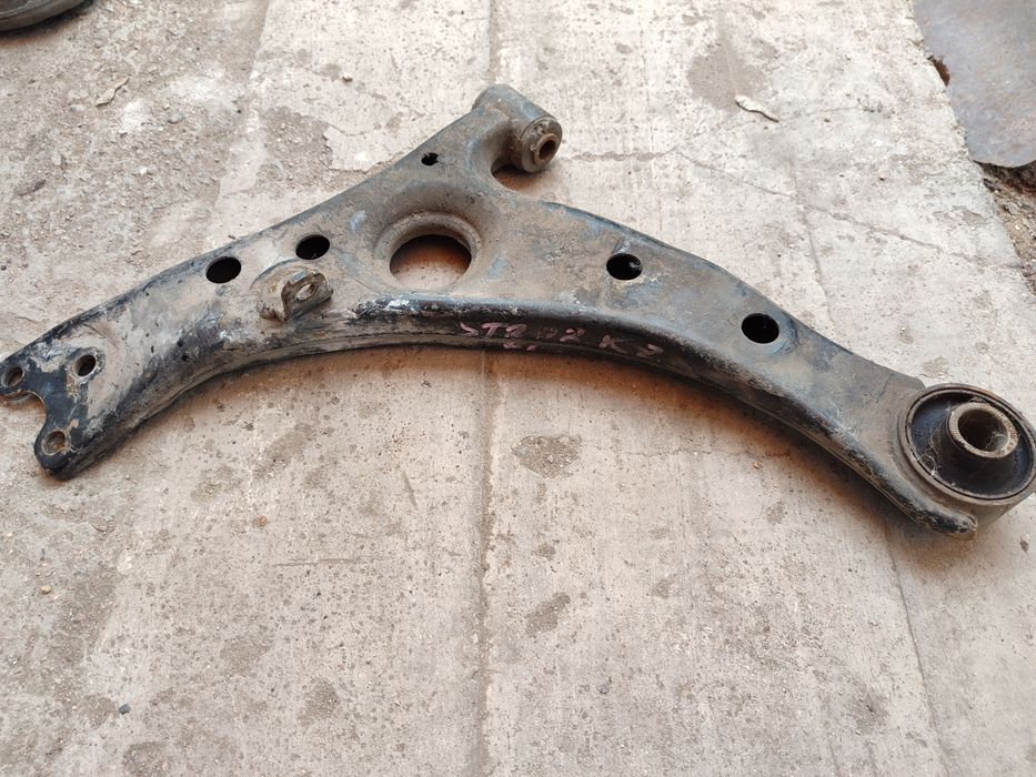 Рычаг левый на TOYOTA ED