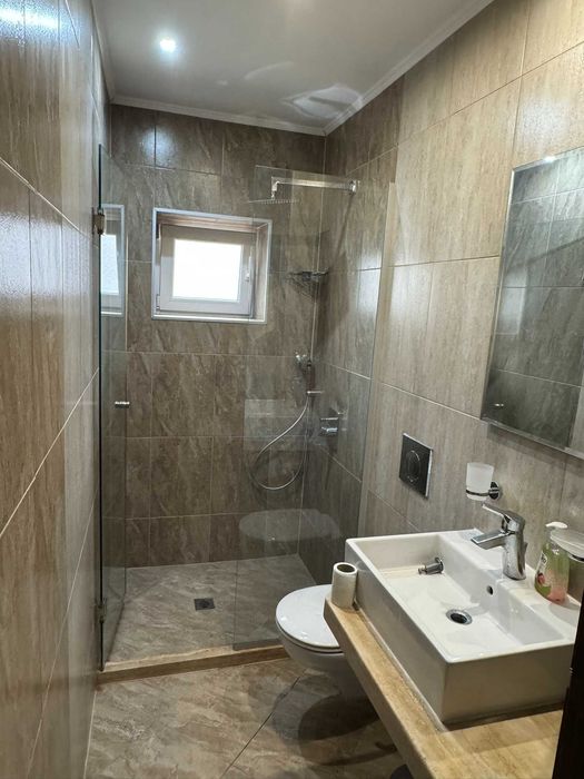 Етаж от каменна къща с двор в центъра на Чепеларе – 124 м²