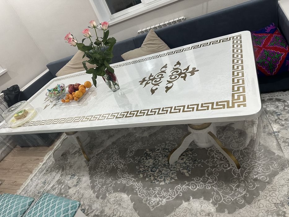 Стол на 12 персон без стульев