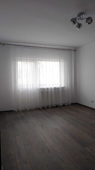 Proprietar inchiriez apartament 2 camere zona centrala Petrodava