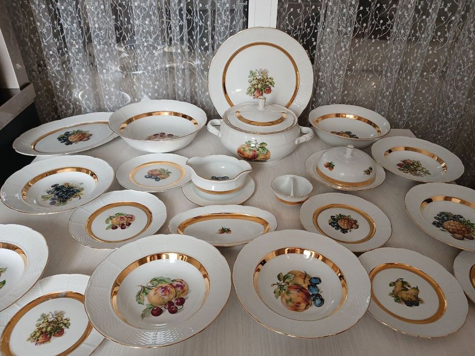 столовый сервиз .