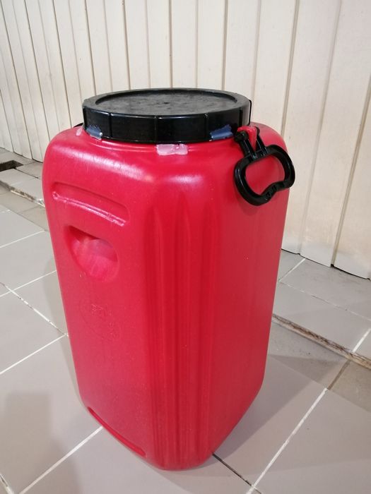 Бочки и канистры пластиковые