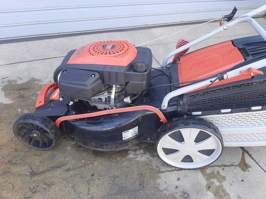 Бензинова самоходна косачка