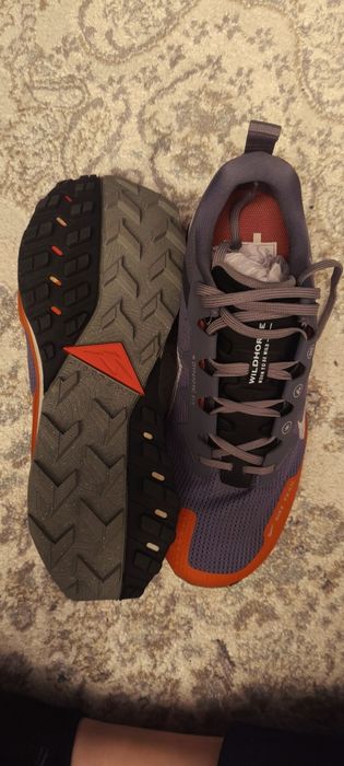 Продам горные кроссовки nike