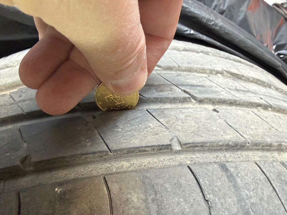 Продавам гуми 255/40/20 GoodYear Eagle F1 за Tesla Y