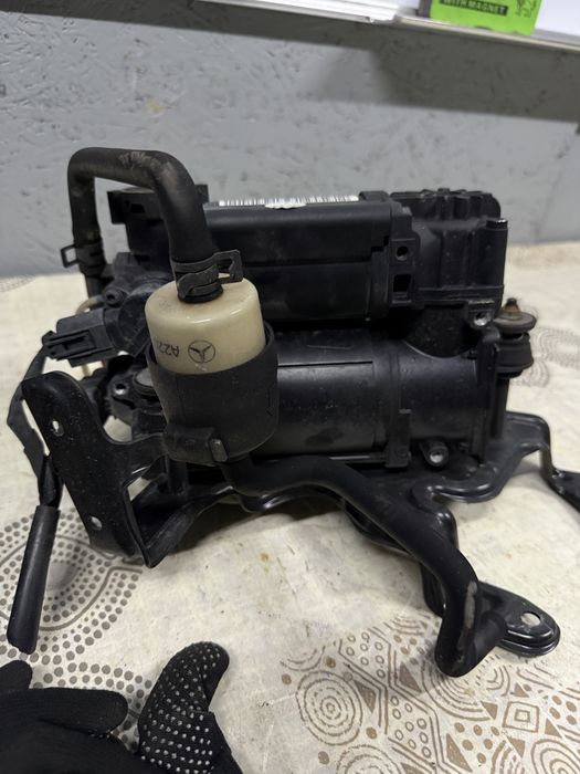 Компрессор пневмоподвески мерседес W211 W220