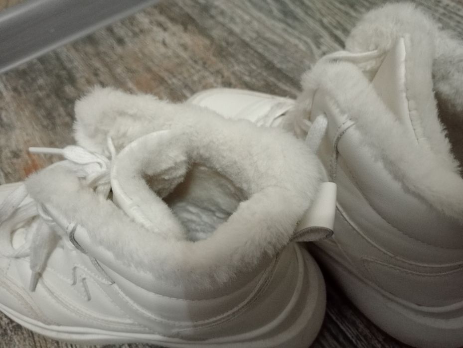 Кроссовки теплые.36 размер