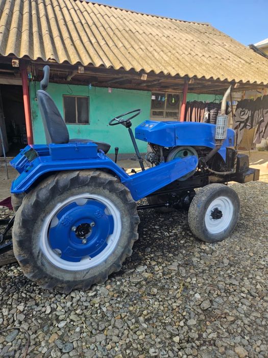 Vand tractor chinezesc 4x4 foarte econom 28 cp