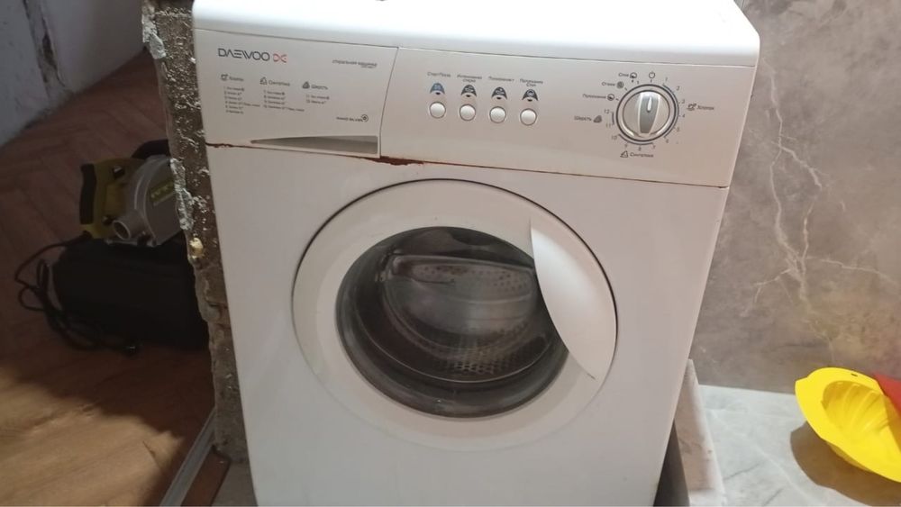 Рабочая стиральная машина