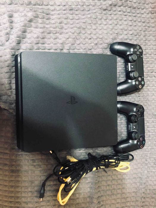 Vand consola Sony PlayStation 4 SLIM, 500GB, 2 controller,5 jocuri, SH