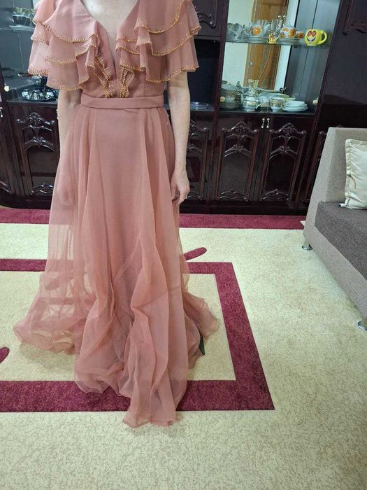 Продам  вечернее платье  в пол.  Размер 46 - 48