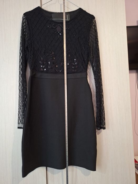 Rochie elegantă  model de la brandul Reserved