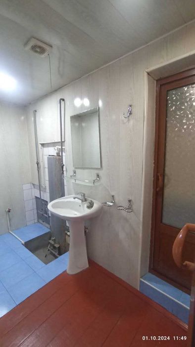 Зудлик билан ховли сотилади 6 сотих барча шароити бор яшаб турилган