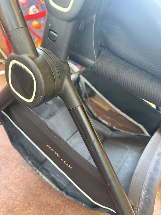 Коляска прогулочная New Lux Z1 черная