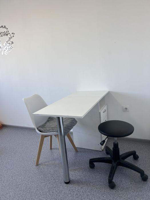 Сдается маникюрный стол/субаренда