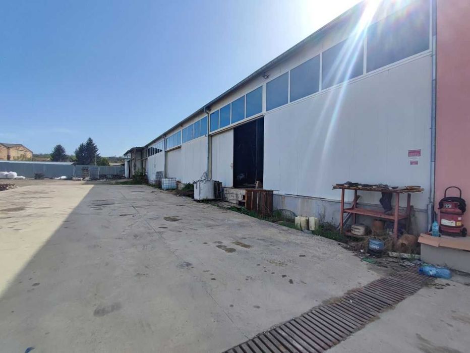 Дава се под наем Промишлена сграда в Велико Търново, Център - 1068 кв.м за 2730 € - Снимка #12