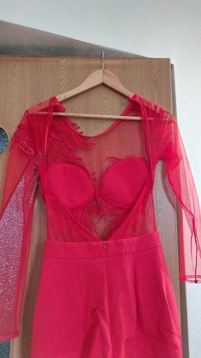 Salopeta rosie cu dantela