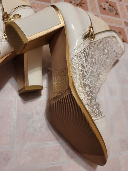 Cizme-botine dantelate primăvară -toamnă