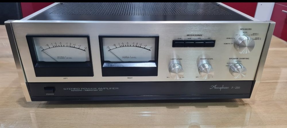 Vand amplificator Accuphase P-250