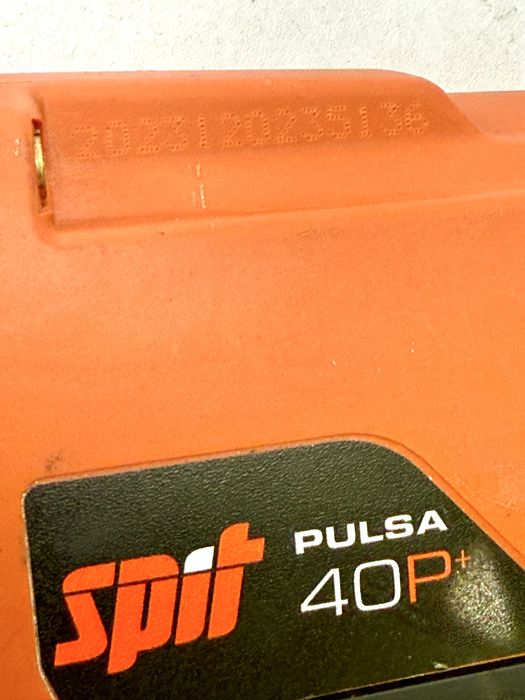 Unealta de batut cuie in beton Spit Pulsa 40P+