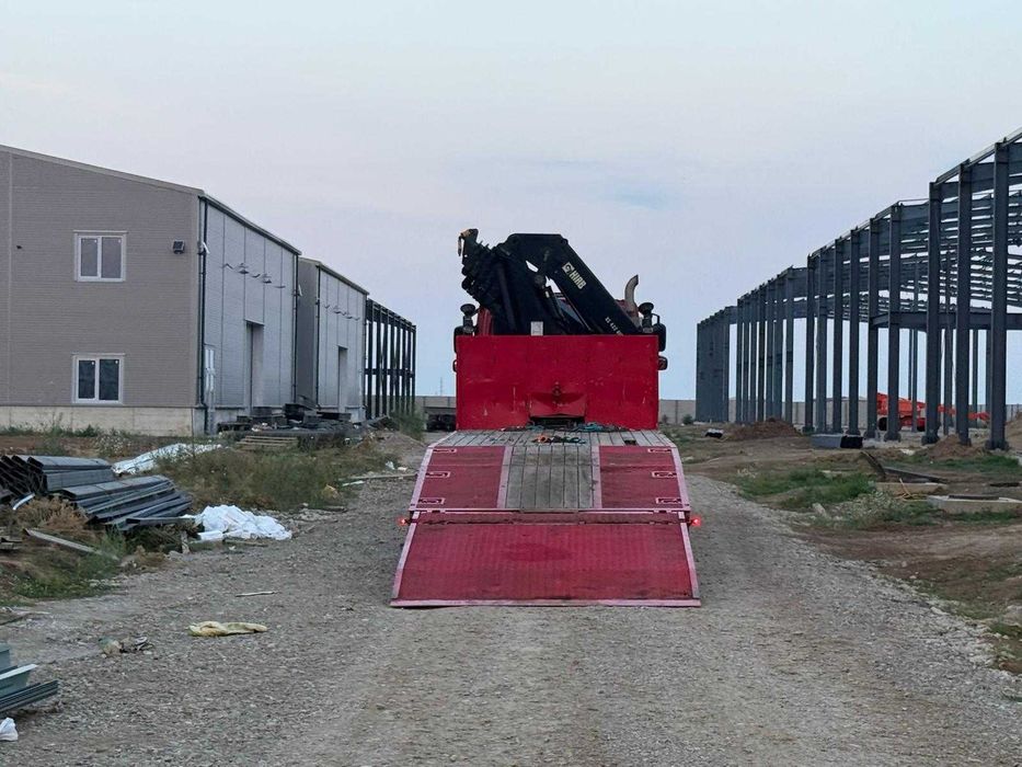 Închiriez camion cu macara HIAB 422EP-transport utilaje, containere