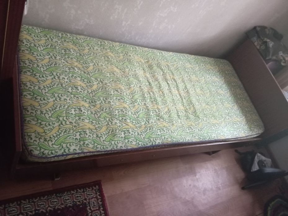 Кровать с матрасом