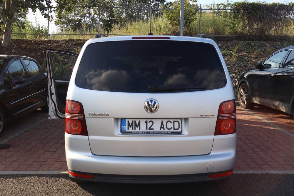 Vând Volkswagen Touran Blue Motion