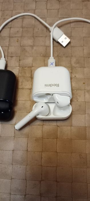 Vând căști Bluetooth cu acumulator