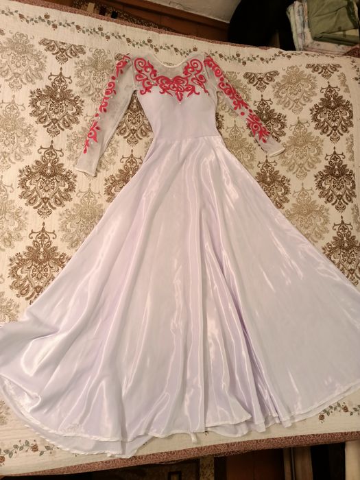 Платье узату той