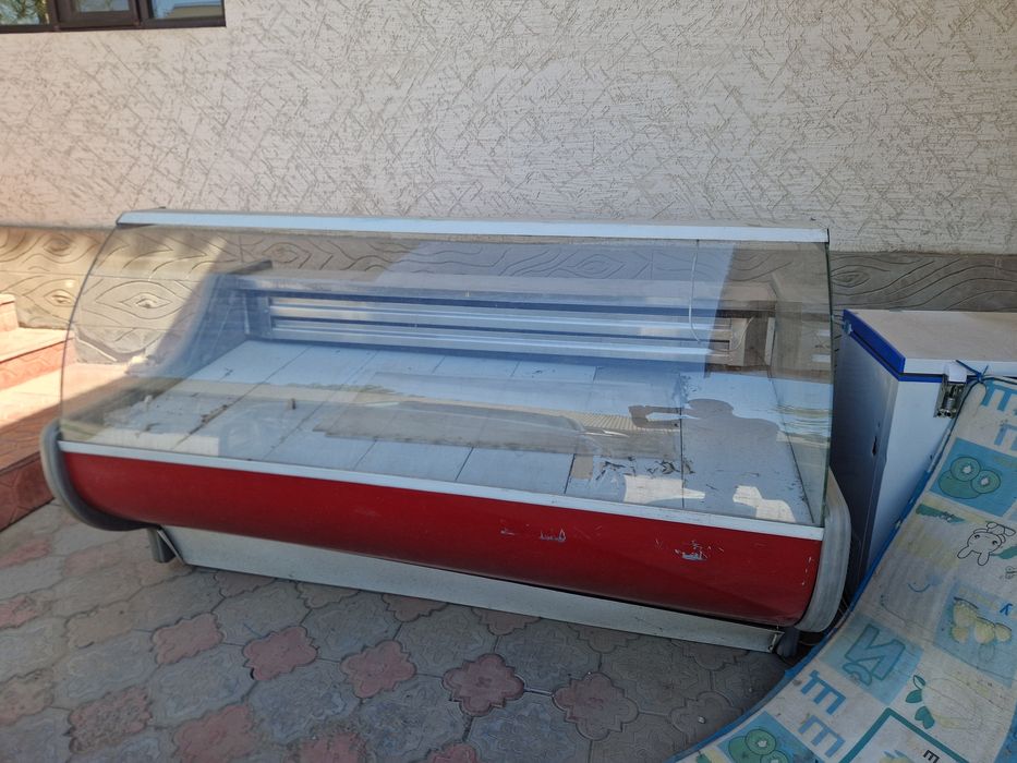 Продам витринный Холодильник