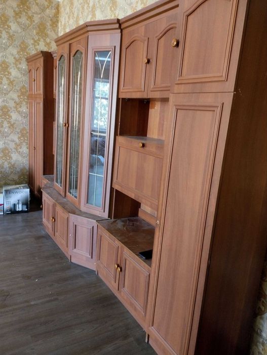 Zal uchun stenka, garnitur