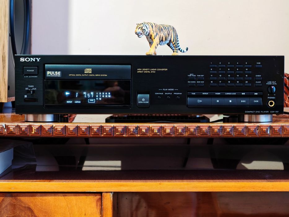 Sony CDP-797. Model ridicat în serie. Date tehnice mari. Preț fix !