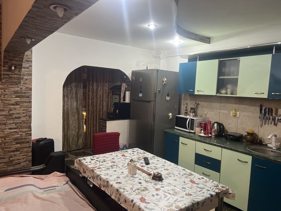 Vând apartament 3camere , decomandat !