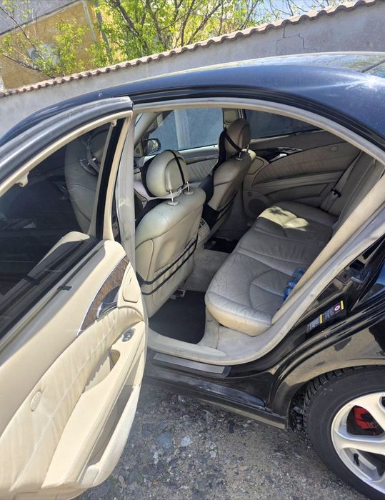 Mercedes benz E270 w211