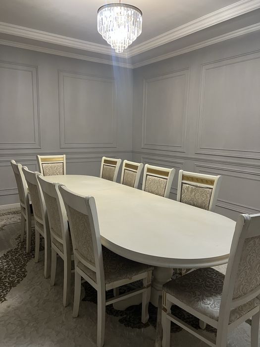 Стол со стульями