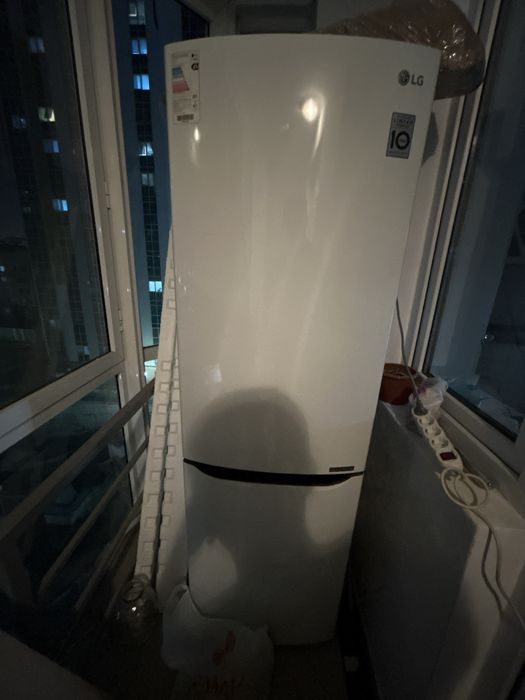 Продаю холодильник lg чуть не рабочий