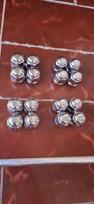 Продам хромированные гайки для дисков от жентры 16 штук сост идеал