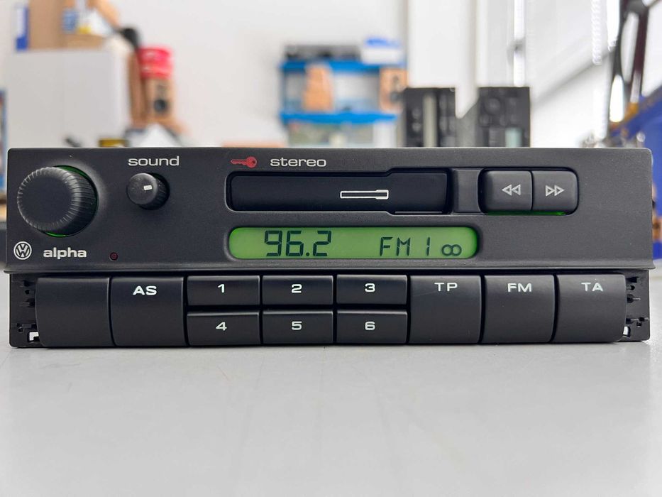 Оригинални автомобилни радио-касетофони