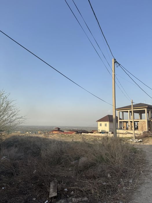 Участок с видом на город