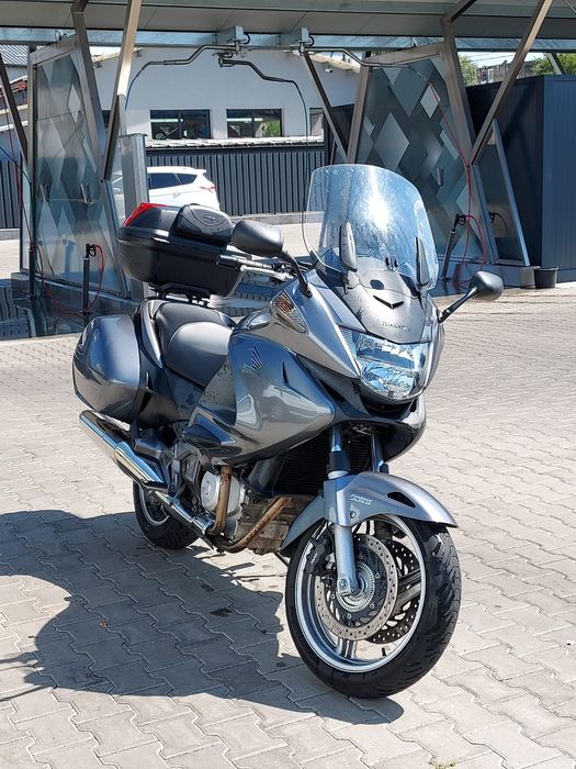 Honda Deauville NT700 - motocicletă touring