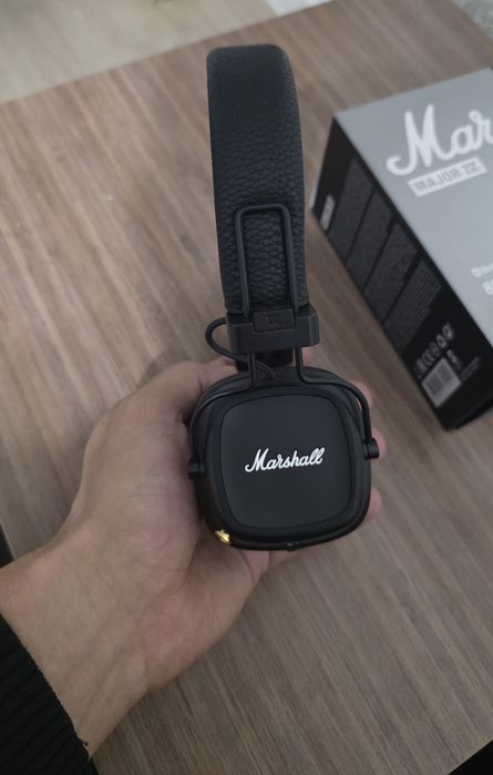 Продам наушники Marshall major 4