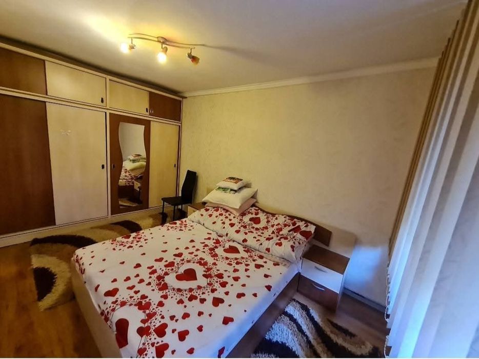 Închiriez apartament 3 camere, bucătărie, 2 bai pe strada 6 Vânători! 390 euro
