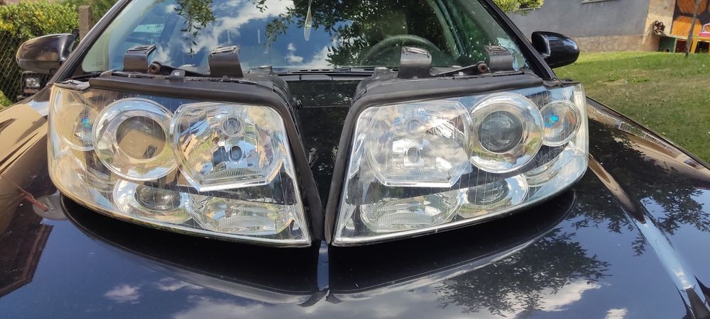 Оригинални ксенонови фарове Audi A4 B6 Valeo