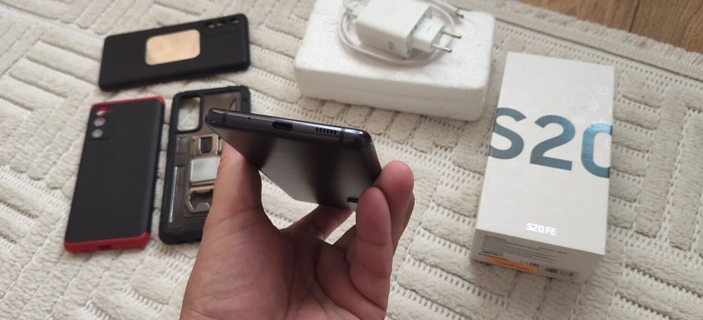 Продам Samsung S20fe