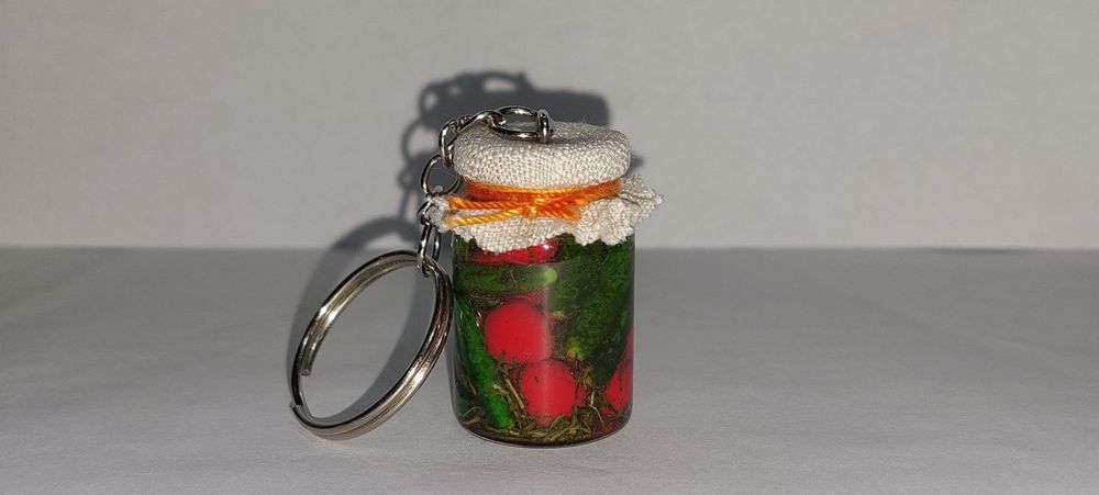 Брелки соленья в банке