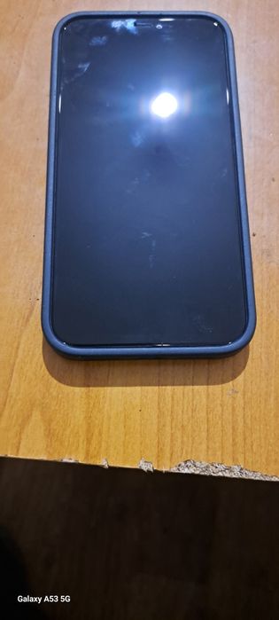 Iphone 11 б/у ,мененый экран