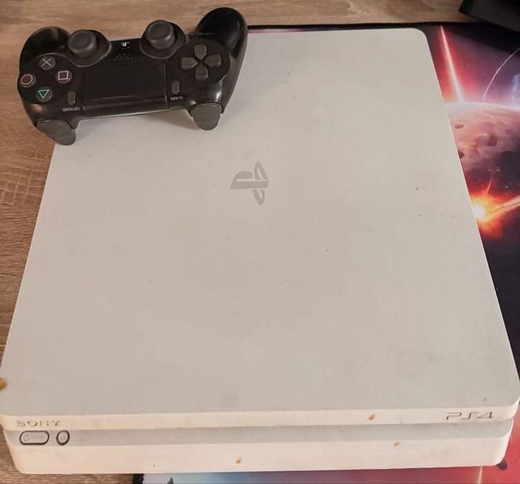 Ps4 slim o maneta si 4 jocuri
