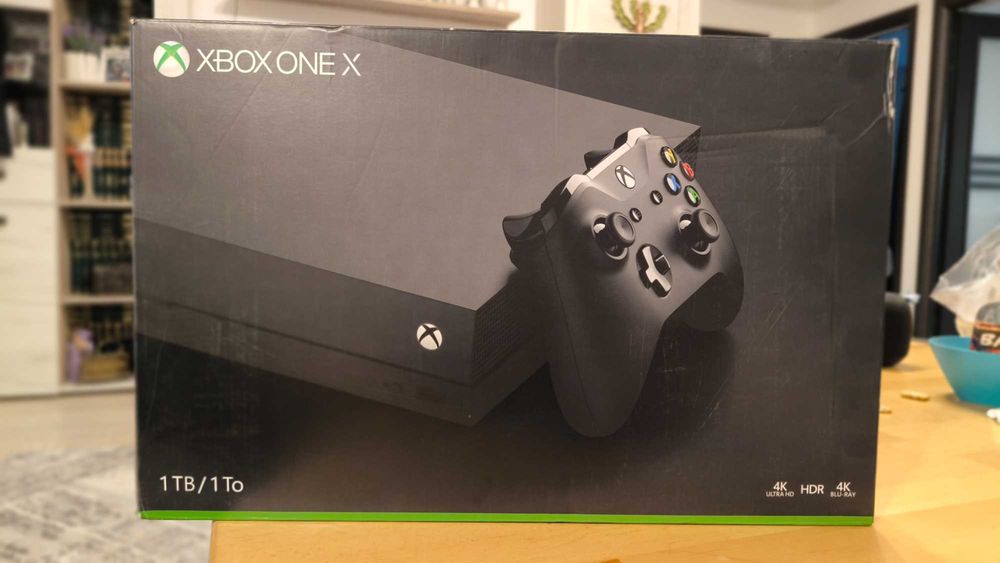 Xbox One X 1 Tb impecabil / 2 controlere / 19 jocuri